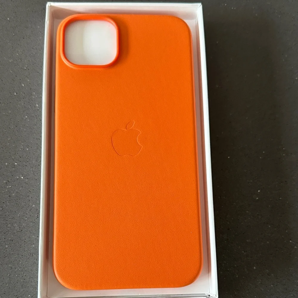 Apple iPhone 14 Plus Leather Cover - Vibrant Orange